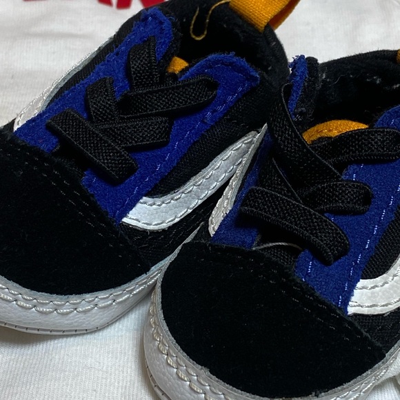 Vans Infant Baby Shoe plus Vans onesie - Picture 4 of 6